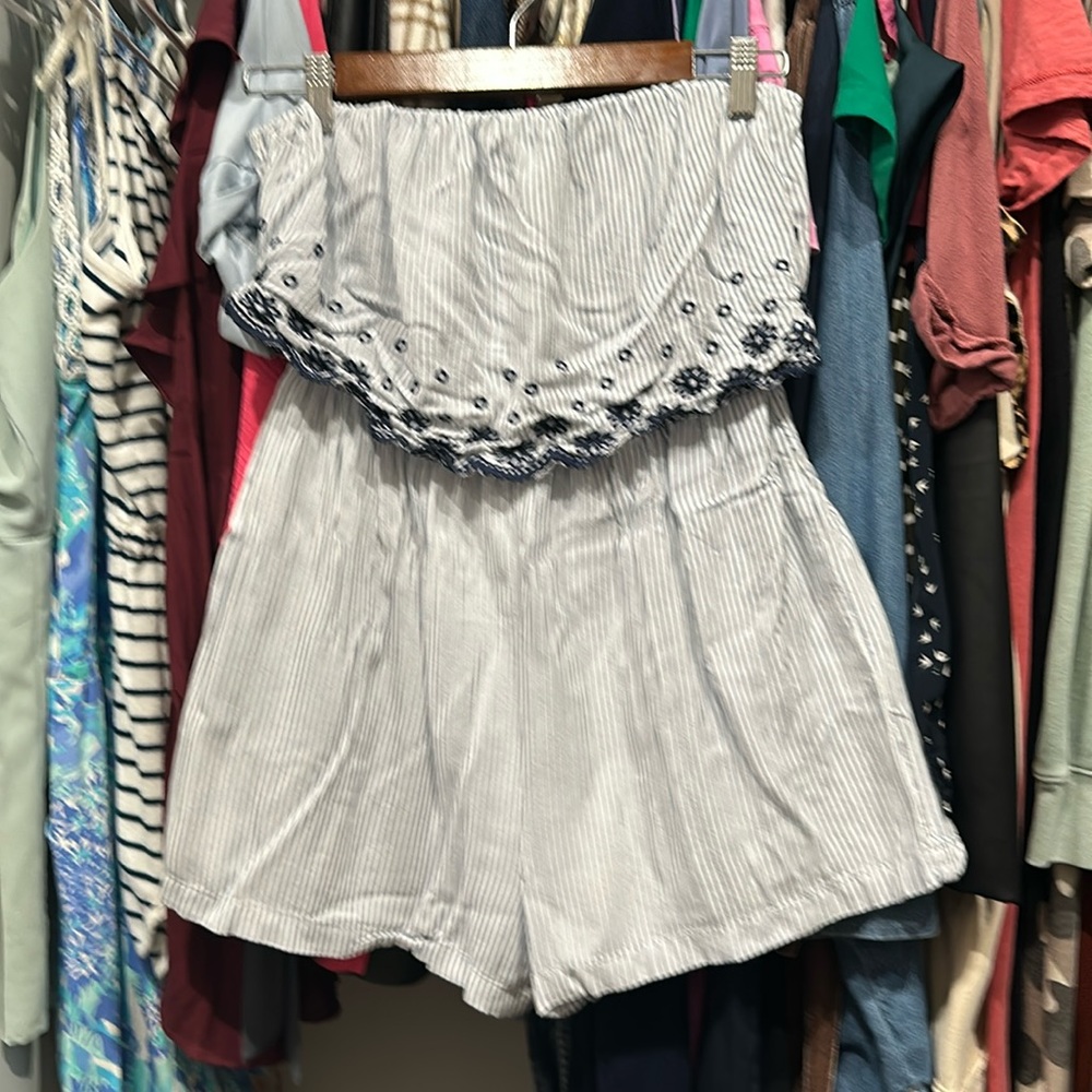 Strapless romper with pockets